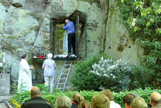 Maiandacht mit Krönung der Fatima-Madonna (Foto: Karl-Franz Thiede)